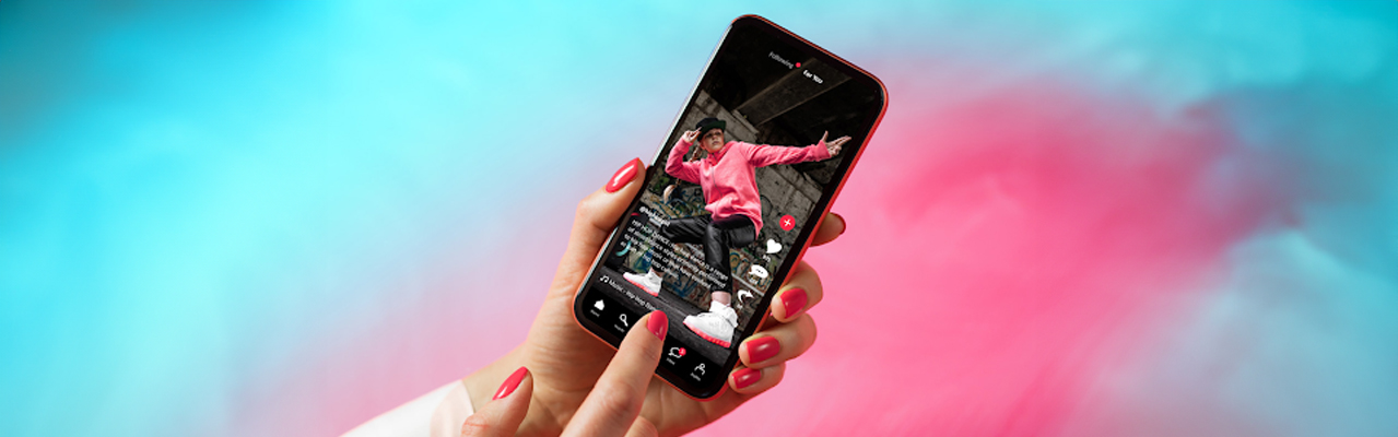 hand-holding-phone-with-tiktok-open