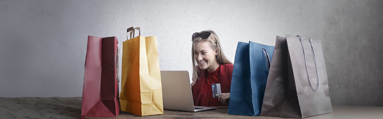 woman-with-shopping-bags-and-computer-customer-experience