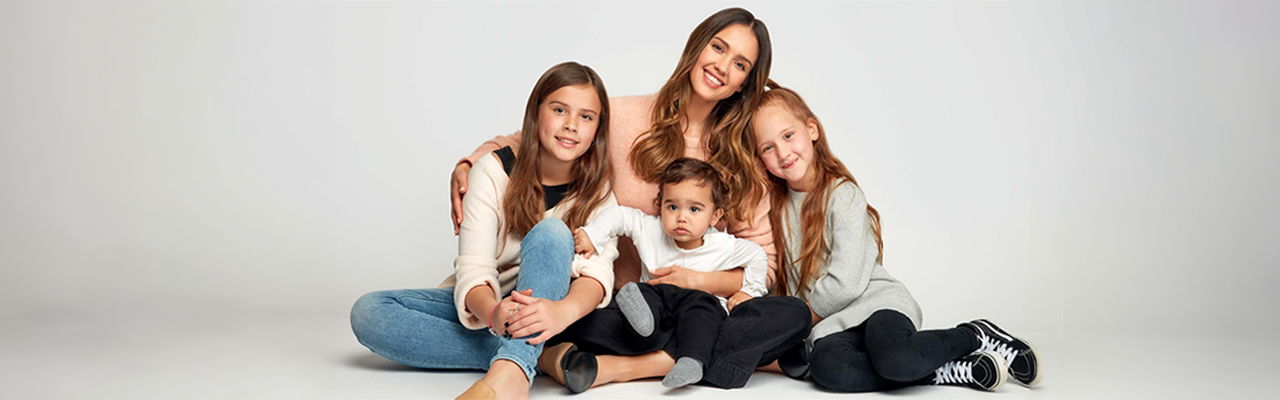 mom-with-three-daughters-the-honest-company
